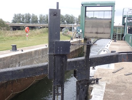 An example of a Lock Gate Paddle.